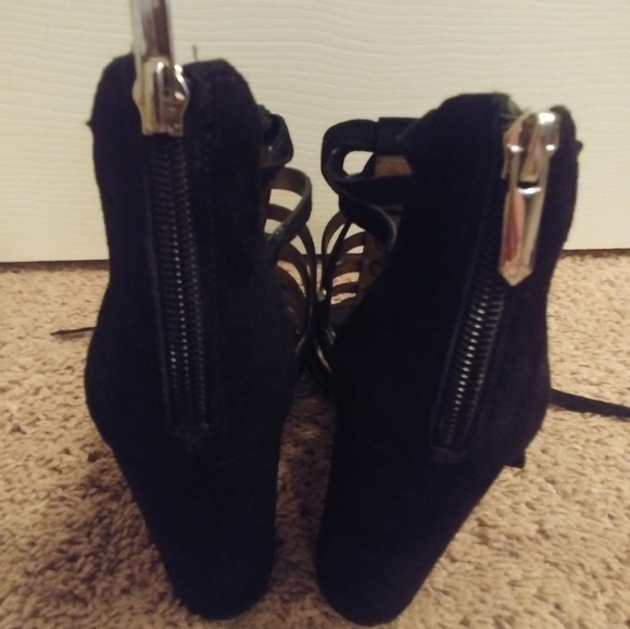 Shoes - Picture 4 of 5